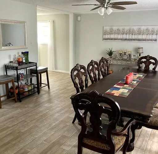 Holiday home Very Private 3 Bed With Heated Pool Palms And Big Fenced Yard Pensacola